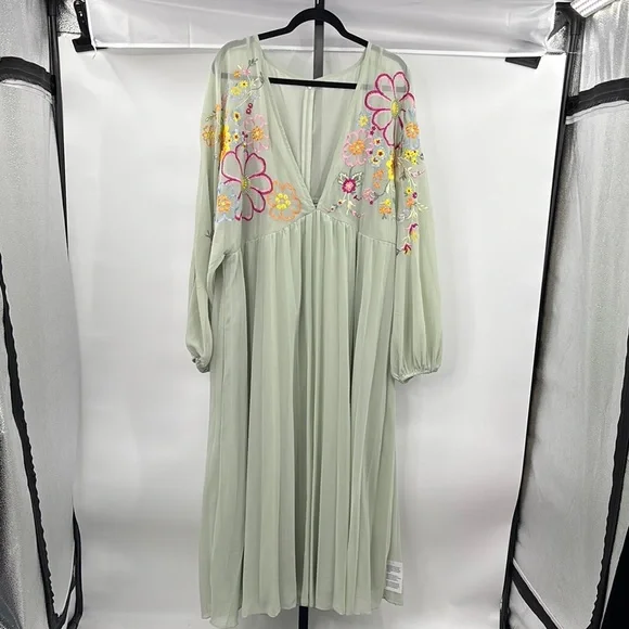 green embroidered dress asos Inès lace floral embroidered cut-out midi dress in Green